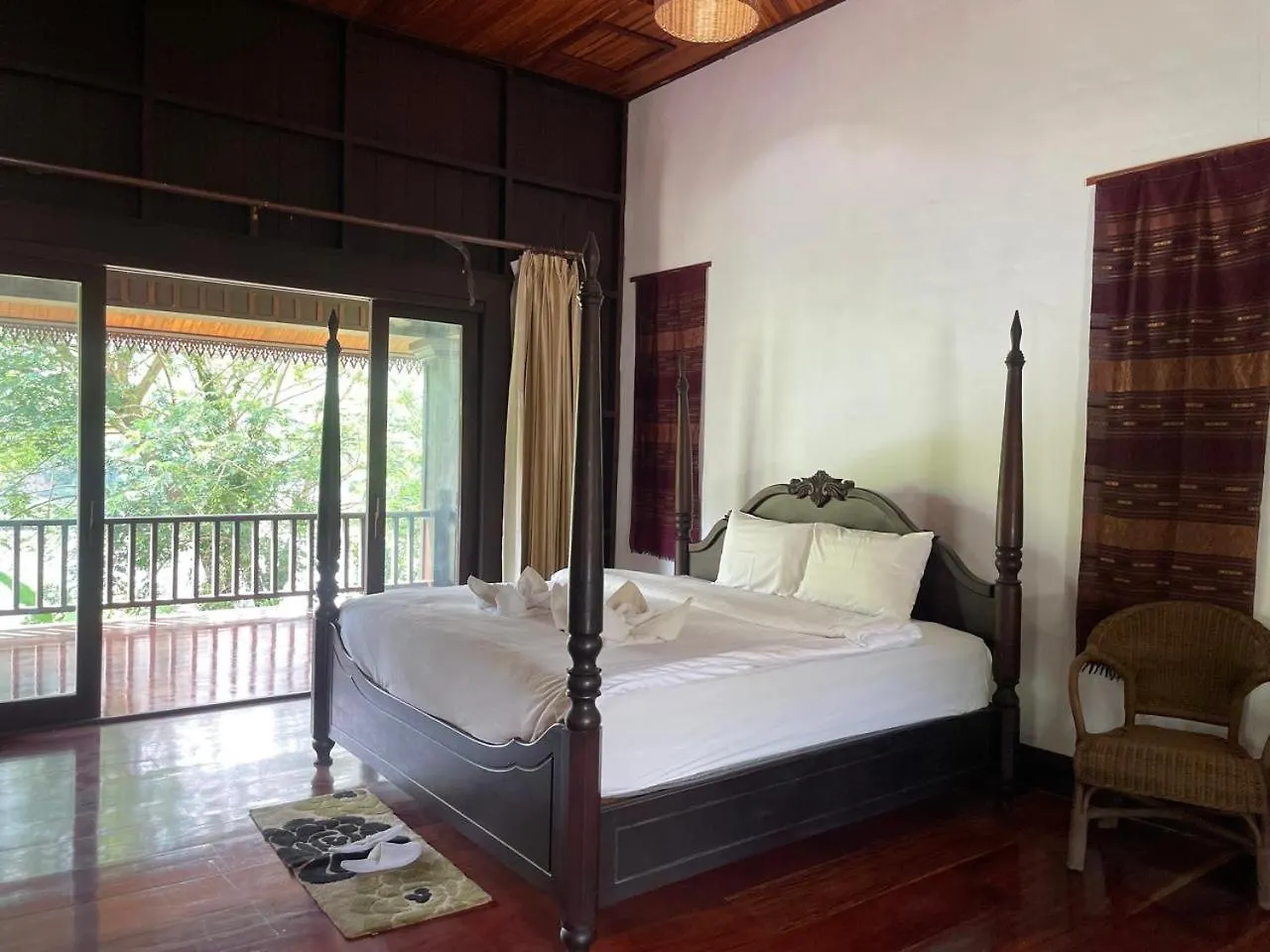Nam Ou Riverside Hotel & Resort 0*, Luang Prabang