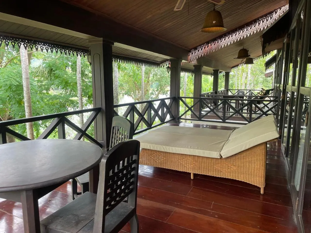 Nam Ou Riverside Hotel & Resort 0*, Luang Prabang